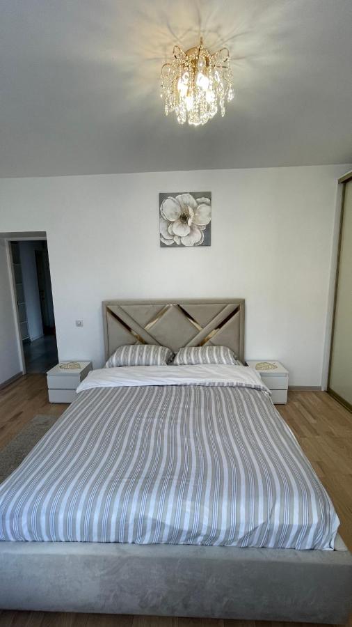 Naukova Street Appartamento Lviv Ngoại thất bức ảnh