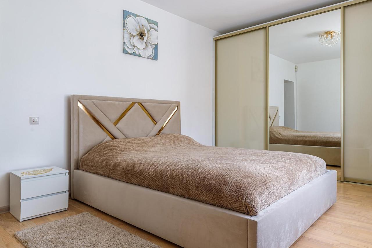 Naukova Street Appartamento Lviv Ngoại thất bức ảnh